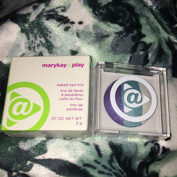 3 For $20 Or $12 Each MK Electric Spring Eye Shadow - Picture 2 of 3